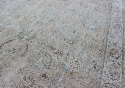 Muted Gray, Blue, and Ivory Vintage Persian Tabriz Rug with Floral Design kwa rugs Muted gray, blue, and ivory vintage Persian Tabriz rug with floral design, hd - tra, country of origin / type: Iran / Tabriz, circa 1950 This vintage Per... - Keivan Woven ArtsKB - HD - TRA - 2167Rug