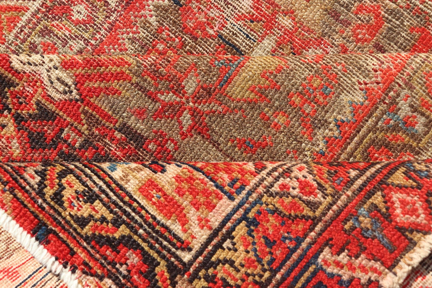 Measures: 3'11 x 6'4 Antique Distressed Persian Malayer Rug by Keivan Woven Arts With Medallion . rug KBE - 230903, Keivan Woven Arts / country of origin / type: Iran / Malayer, circa 1920. This amazing antique Malayer rug from early 20th cen... - Keivan Woven ArtsKBE - 230903 - 25302