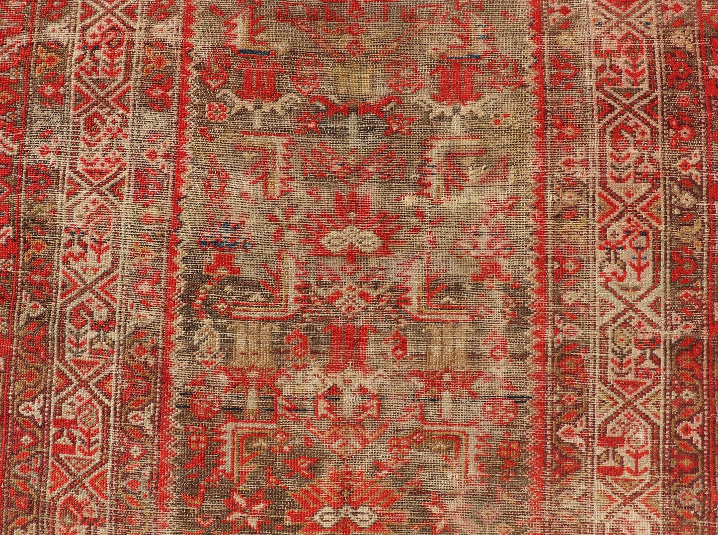Measures: 3'11 x 6'4 Antique Distressed Persian Malayer Rug by Keivan Woven Arts With Medallion . rug KBE - 230903, Keivan Woven Arts / country of origin / type: Iran / Malayer, circa 1920. This amazing antique Malayer rug from early 20th cen... - Keivan Woven ArtsKBE - 230903 - 25302