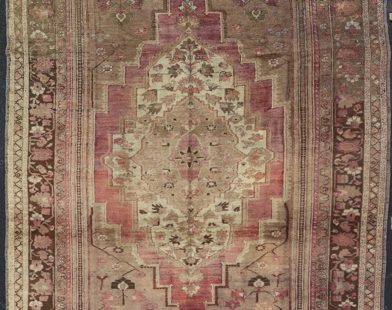Turkish Oushak Vintage Rug in Brown, Camel and Light Purple Tones Vintage carpet from Turkey in light purple, light brown, camel ivory tones, rug KBE - 26, country of origin / type: Turkey / Oushak, circa 1940 This vintage Turkish Oushak ru... - Keivan Woven ArtsKBE - 26 - 4327Rug