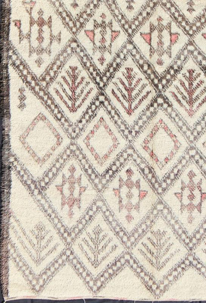 Large Moroccan Beni Ouarain Rug with Diamond Design in light Ivory, Gray & Pink Measures: 6'3 x 11'8. Woven in light Ivory hand - spun wool with muted salmon, gray and light charcoal symbols, this gorgeous Moroccan rug has a sophisticated loz... - Keivan Woven ArtsKBE - LCB - 136607 - 7317Rug