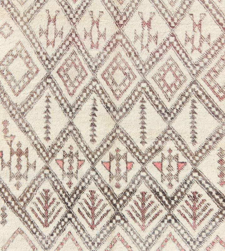 Large Moroccan Beni Ouarain Rug with Diamond Design in light Ivory, Gray & Pink Measures: 6'3 x 11'8. Woven in light Ivory hand - spun wool with muted salmon, gray and light charcoal symbols, this gorgeous Moroccan rug has a sophisticated loz... - Keivan Woven ArtsKBE - LCB - 136607 - 7317Rug