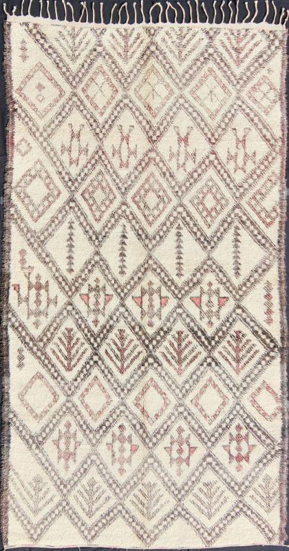 Large Moroccan Beni Ouarain Rug with Diamond Design in light Ivory, Gray & Pink Measures: 6'3 x 11'8. Woven in light Ivory hand - spun wool with muted salmon, gray and light charcoal symbols, this gorgeous Moroccan rug has a sophisticated loz... - Keivan Woven ArtsKBE - LCB - 136607 - 7317Rug