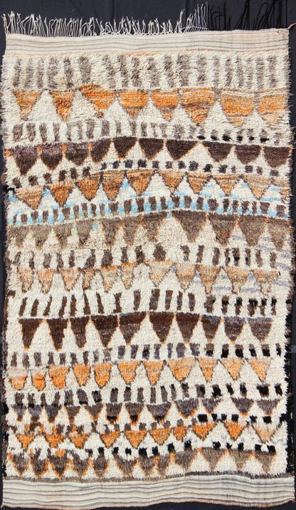 Vintage Moroccan Azilal Rug in Natural Creams, Browns and Muted Orange Measures: 6'7'' x 10'5''. This piece is a large and unusual vintage Azilal rug from central Morocco, in the Atlas Mountains. The silky wool pile features natural cream and... - Keivan Woven ArtsKBE - LCB - 136621 - 7325Rug