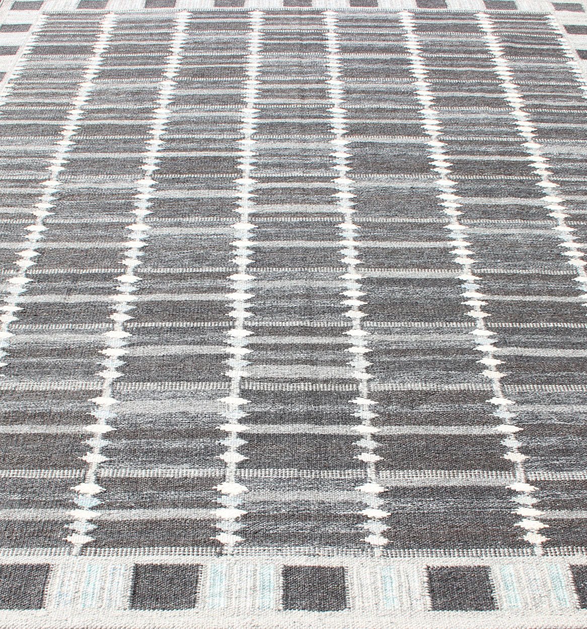 Modern Scandinavian Flat - Weave Rug With Geometric Design in Gray Tones. Keivan Woven Arts - Modern Scandinavian flat - weave rug with geometric design in gray and creams, rug KHN - 1034 - SW - 10, country of origin / type: India / Scandinavian flat - weave ... - Keivan Woven ArtsKHN - 1034 - SW - 10 - 13556Rug