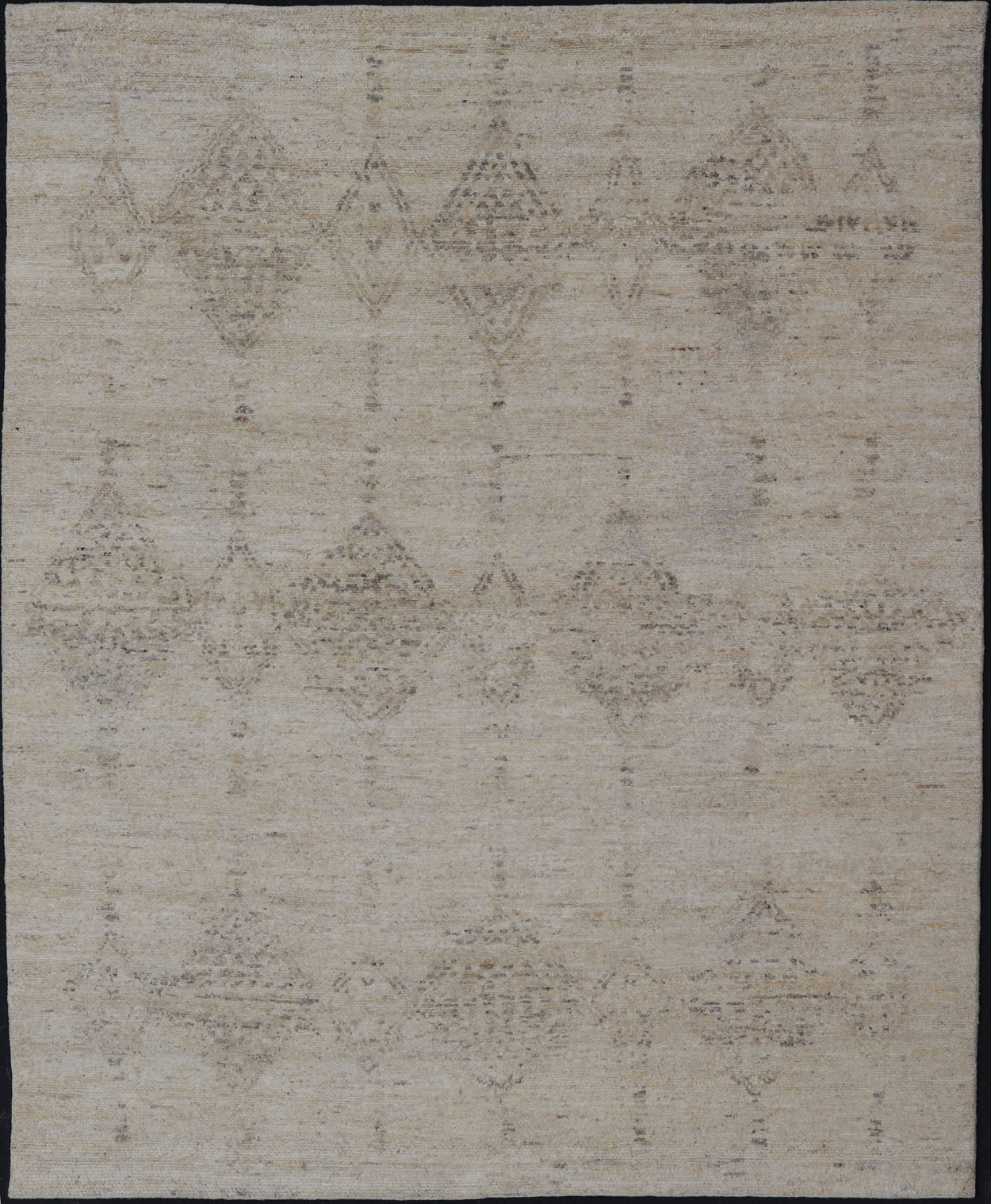 Modern Rug in Creamy Beige Color Tones and Moroccan Style Diamonds in Light Gray Measures 11'10 x 14'8 This Indian modern rug features an beige and cream blended field with Moroccan styled tribal diamonds added in light gray. Coun... - Keivan Woven ArtsKHN - 34902 - TR - 1057 - 21036