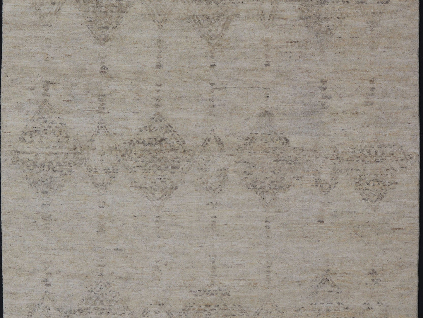 Modern Rug in Creamy Beige Color Tones and Moroccan Style Diamonds in Light Gray Measures 11'10 x 14'8 This Indian modern rug features an beige and cream blended field with Moroccan styled tribal diamonds added in light gray. Coun... - Keivan Woven ArtsKHN - 34902 - TR - 1057 - 21036