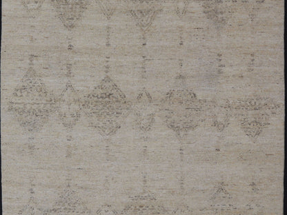 Modern Rug in Creamy Beige Color Tones and Moroccan Style Diamonds in Light Gray Measures 11'10 x 14'8 This Indian modern rug features an beige and cream blended field with Moroccan styled tribal diamonds added in light gray. Coun... - Keivan Woven ArtsKHN - 34902 - TR - 1057 - 21036