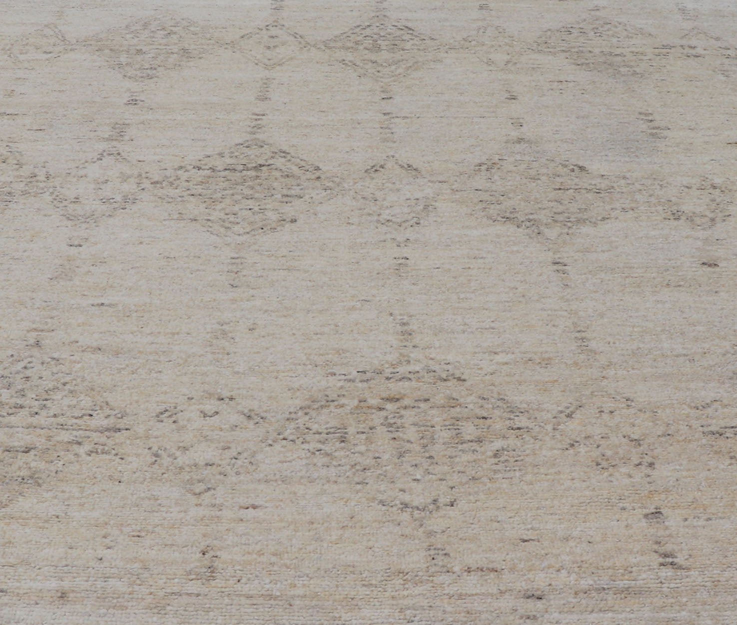 Modern Rug in Creamy Beige Color Tones and Moroccan Style Diamonds in Light Gray Measures 11'10 x 14'8 This Indian modern rug features an beige and cream blended field with Moroccan styled tribal diamonds added in light gray. Coun... - Keivan Woven ArtsKHN - 34902 - TR - 1057 - 21036