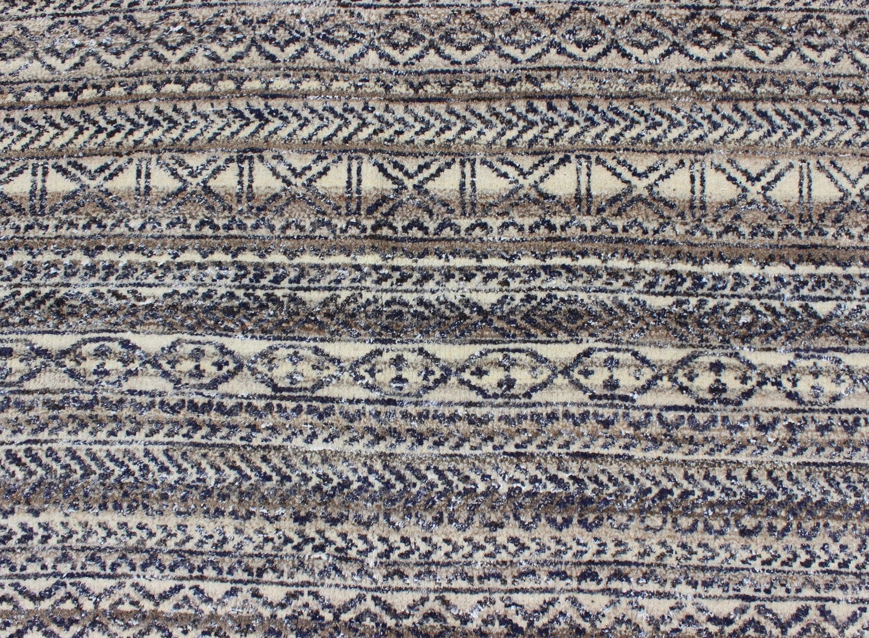 Shades of royal blue and charcoal modern Indian piled rug. Keivan Woven Arts / rug KHN - 417, country of origin / type: India / Scandinavian piled rug. This Modern Rug is inspired by the work of textile designers of the early to mid - 20th century. ... - Keivan Woven ArtsKHN - 417 - TR - D2 - 60 - 6460Rug