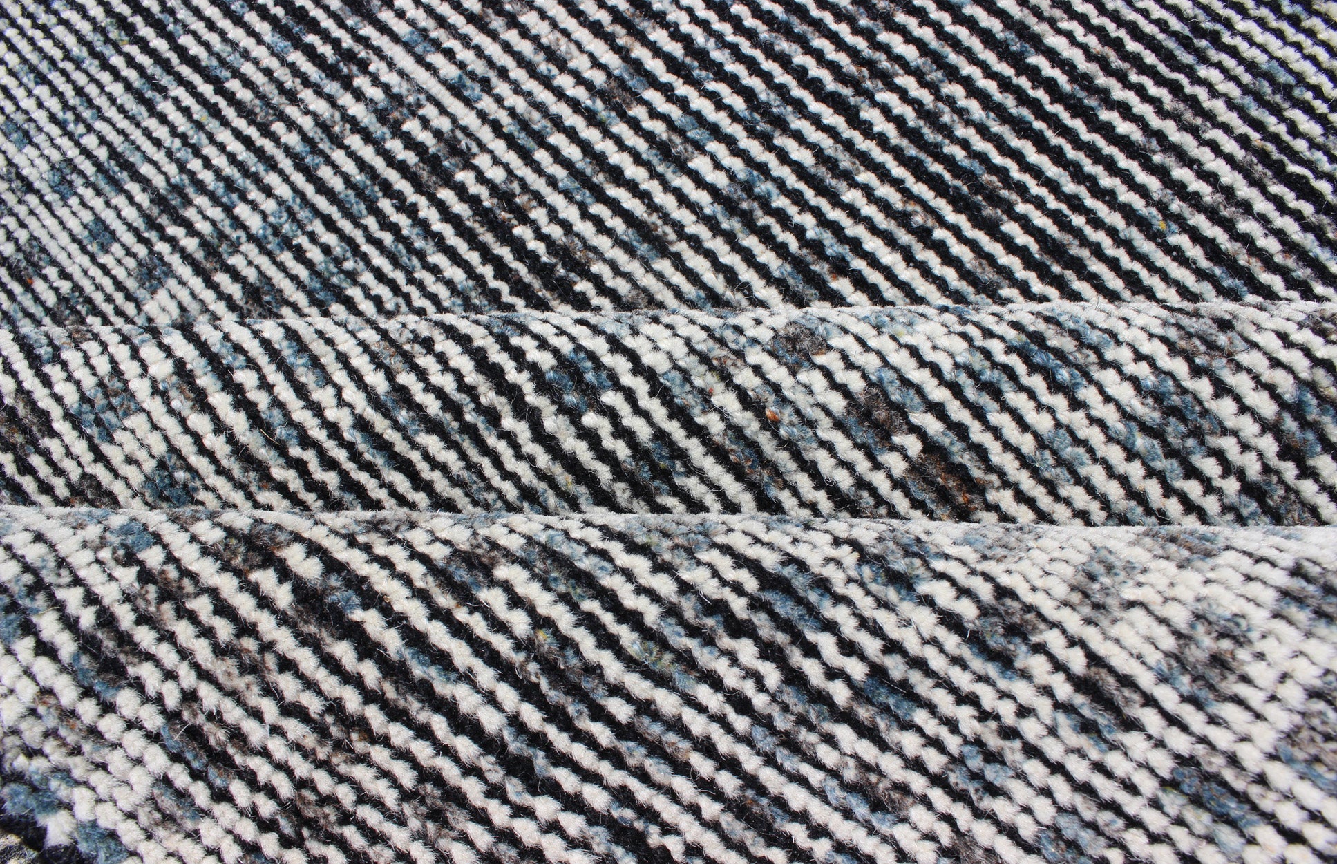 Modern Design Distressed Rug in Shades of Gray, Charcoal & White With Checkered. Keivan Woven Arts - Shades of gray and charcoal modern Indian flat - weave rug, rug khn - 506 - tr - 577, country of origin / type: India / Scandinavian flat - weave. This... - Keivan Woven ArtsKHN - 506 - TR - 577 - 10203Rug