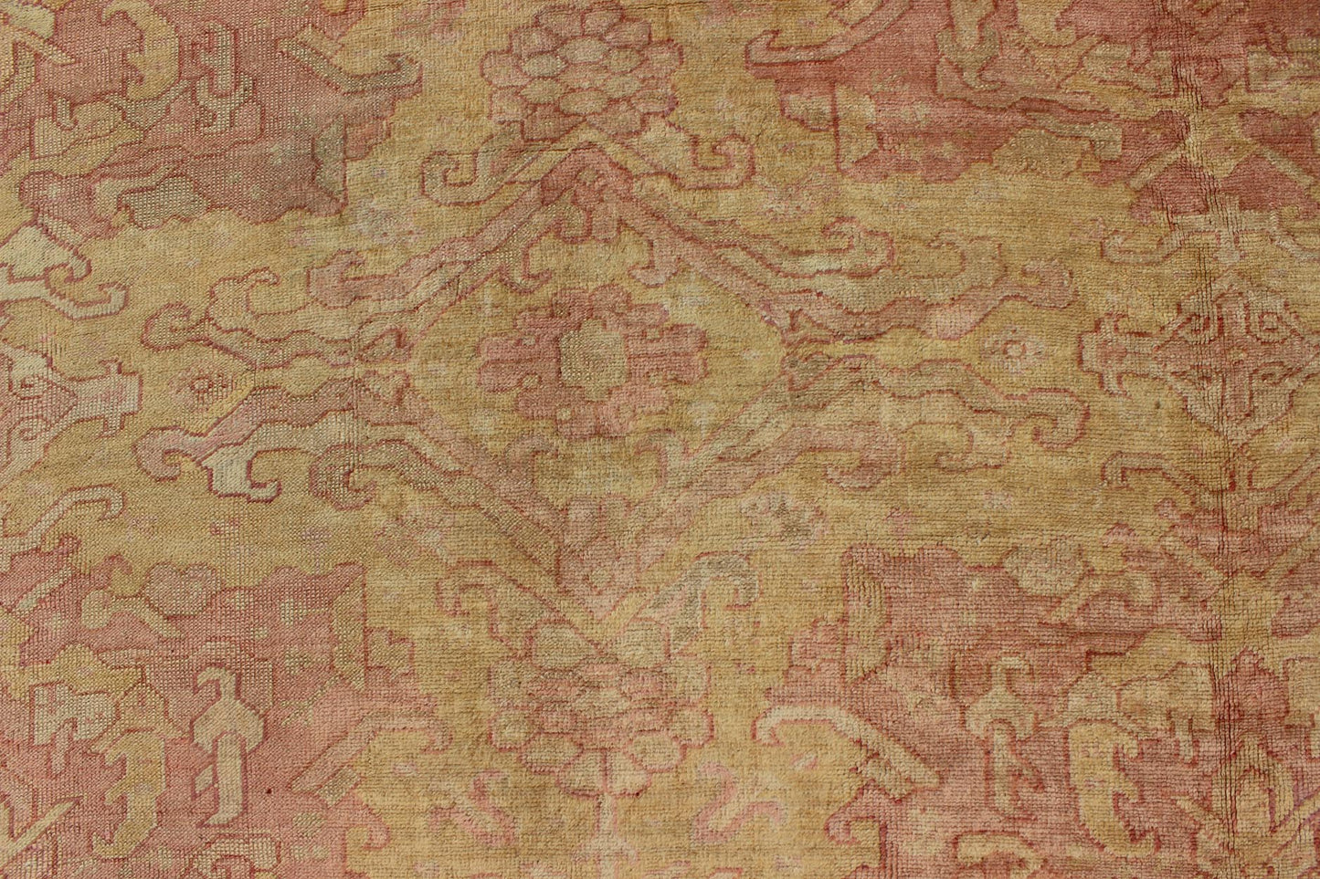 Antique Turkish Oushak rug with large floral motifs in creamy yellow, muted coral, Keivan Woven Arts / rug L11 - 0405 country of origin / type: Turkey / Oushak, circa Early - 20th century. This antique Turkish Oushak carpet features eight central large... - Keivan Woven ArtsL11 - 0405 - 2555Rug