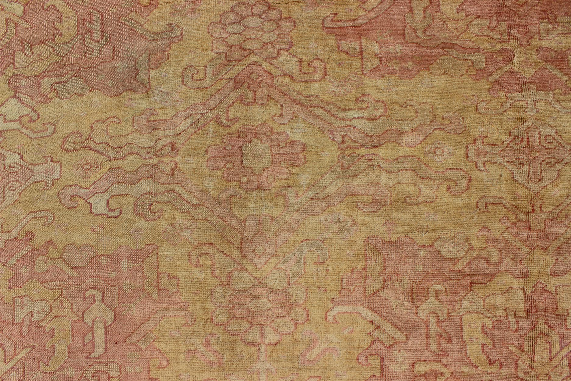 Antique Turkish Oushak rug with large floral motifs in creamy yellow, muted coral, Keivan Woven Arts / rug L11 - 0405 country of origin / type: Turkey / Oushak, circa Early - 20th century. This antique Turkish Oushak carpet features eight central large... - Keivan Woven ArtsL11 - 0405 - 2555Rug
