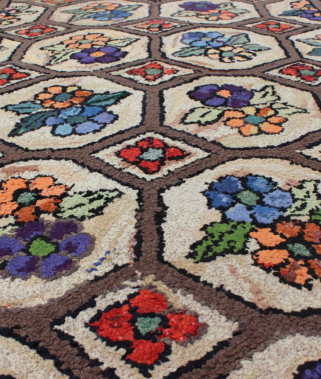 Outstanding Antique American Hooked Rug with All - Over Floral Design Antique American Hooked rug with floral design, Keivan Woven Arts / rug L11 - 0607, country of origin / type: United States / Hooked, circa 1930 Ingenious in style, color a... - Keivan Woven ArtsL11 - 0607 - 2611Rug