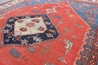 Antique Persian large Bakshaish Serapirug in brick red, royal blue and ivory. Keivan Woven Arts / rug L11 - 0608, country of origin / type: Iran / Bakshaish Serapi, circa 1880. Measures: 11'7 x 15'2. Crafted in the Azarbijan district of northwest P... - Keivan Woven ArtsL11 - 0608 - 2615Rug