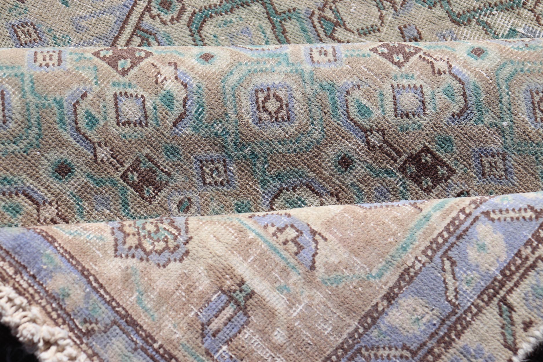 Vintage Persian Tabriz Rug With Floral Medallion in Earthy Tones With Brown. Keivan Woven Arts / rug MSE - 1131, country of origin / type: Iran / Tabriz, circa 1960. Measures: 6'1 x 9'3 This mid - 20th century, handwoven vintage Persian Tabriz rug ... - Keivan Woven ArtsMSE - 1131 - 25594Rug