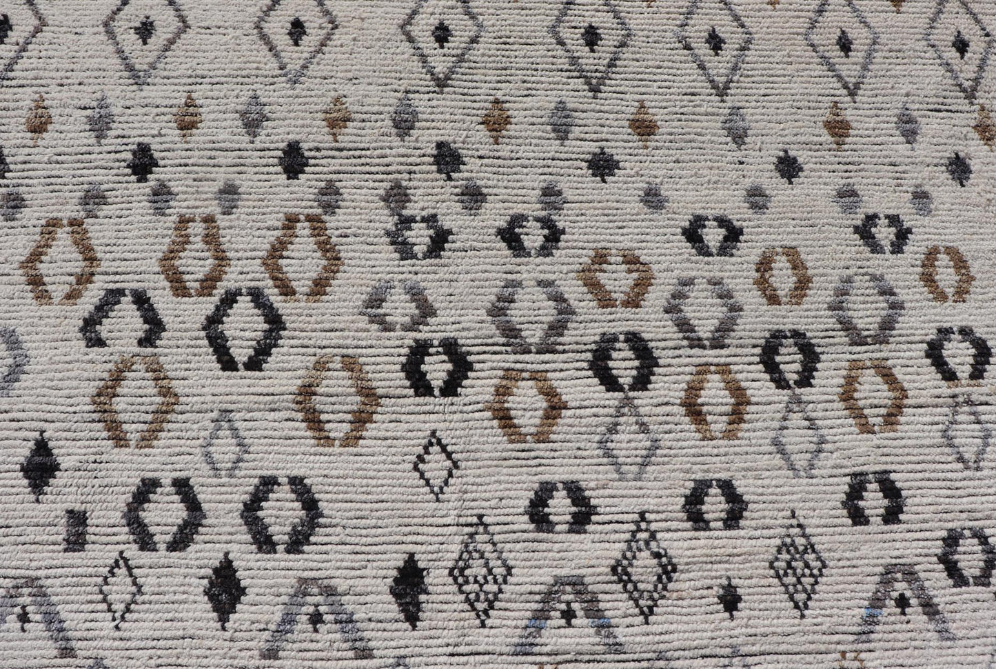 Keivan Woven Arts Modern Moroccan Rug in Neutral Tones With Subdued Design With Pops of Charcoal. Keivan Woven Arts / rug MSE - 12500, country of origin / type: Afghanistan / Modern Causal. Measures: 12'1 x 17'6 The subdued design of this rug make... - Keivan Woven ArtsMSE - 12500 - 25353Rugs