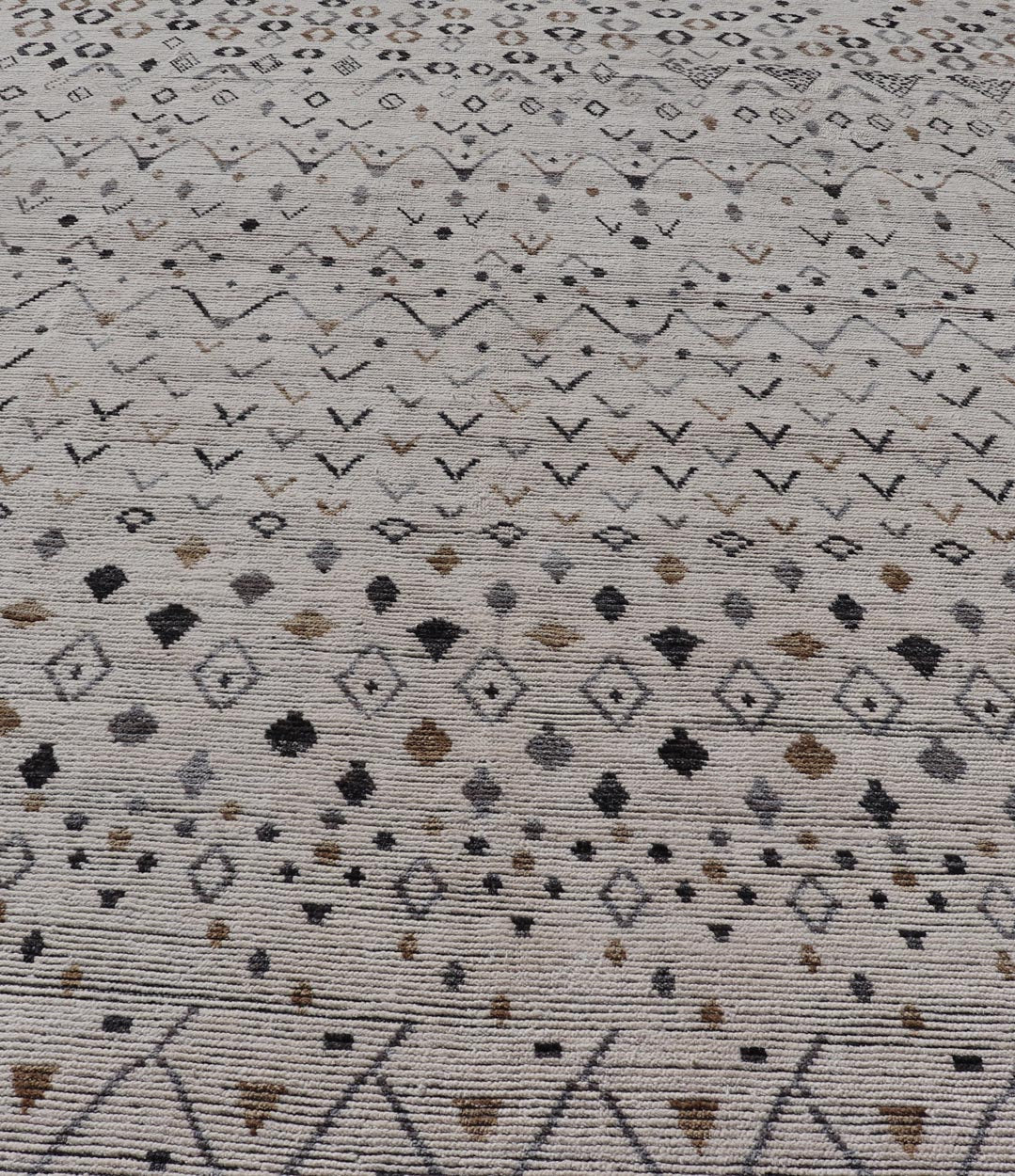Keivan Woven Arts Modern Moroccan Rug in Neutral Tones With Subdued Design With Pops of Charcoal. Keivan Woven Arts / rug MSE - 12500, country of origin / type: Afghanistan / Modern Causal. Measures: 12'1 x 17'6 The subdued design of this rug make... - Keivan Woven ArtsMSE - 12500 - 25353Rugs