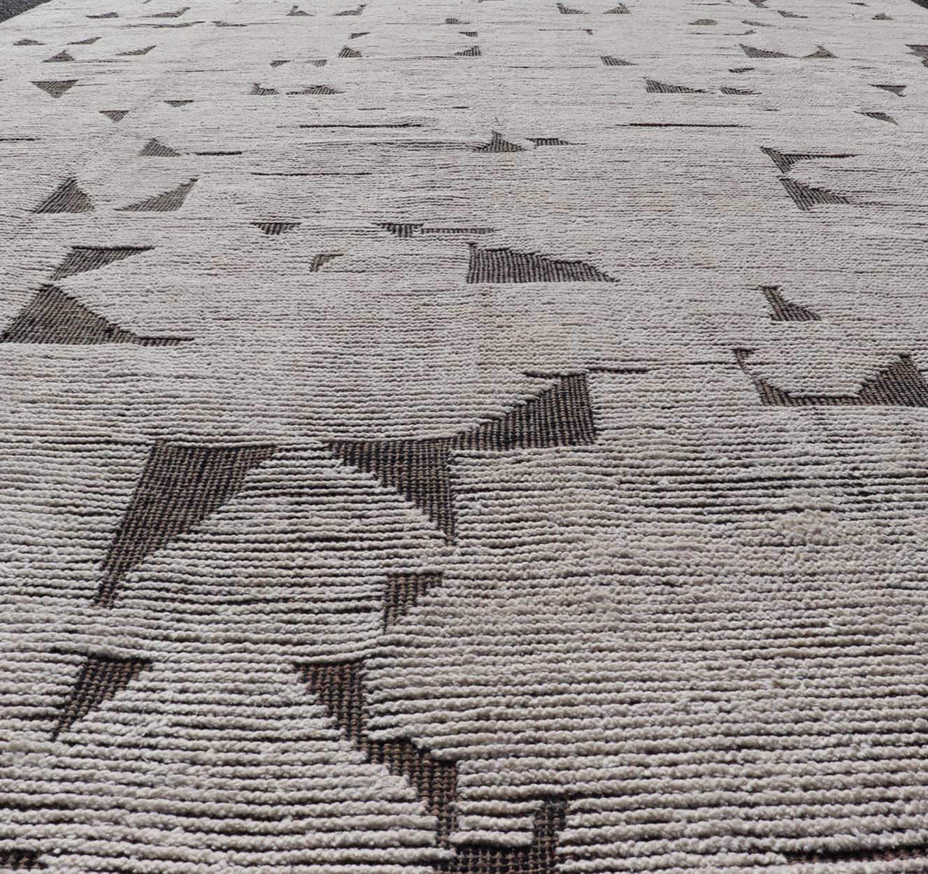 Fine Modern Rug in White & Light Taupe Tones with Abstract & Geometric Design. Country of Origin: Afghanistan Keivan Woven Arts; MSE - 12544 Type: Modern Casual Design: Abstract, Sub - Geometric, Modern 21st century Measures: 8'11 x 12'5 Fine Modern... - Keivan Woven ArtsMSE - 12544 - 25359Rug