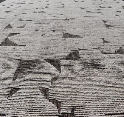 Fine Modern Rug in White & Light Taupe Tones with Abstract & Geometric Design. Country of Origin: Afghanistan Keivan Woven Arts; MSE - 12544 Type: Modern Casual Design: Abstract, Sub - Geometric, Modern 21st century Measures: 8'11 x 12'5 Fine Modern... - Keivan Woven ArtsMSE - 12544 - 25359Rug