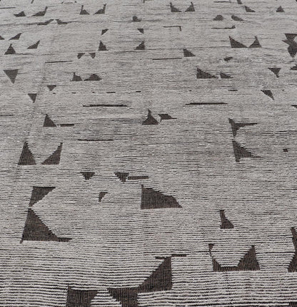Fine Modern Rug in White & Light Taupe Tones with Abstract & Geometric Design. Country of Origin: Afghanistan Keivan Woven Arts; MSE - 12544 Type: Modern Casual Design: Abstract, Sub - Geometric, Modern 21st century Measures: 8'11 x 12'5 Fine Modern... - Keivan Woven ArtsMSE - 12544 - 25359Rug