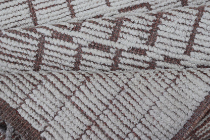 Modern Moroccan Runner With Modern Design in Cream by Keivan Woven Arts. Modern Hand - Knotted Moroccan Rug with Modern Design in Cream and Neutral Tones. Keivan Woven Arts; rug MSE - 12768, country of origin / type: Afghanistan / Modern Casual, circa earl... - Keivan Woven ArtsMSE - 12768 - 25437Rug