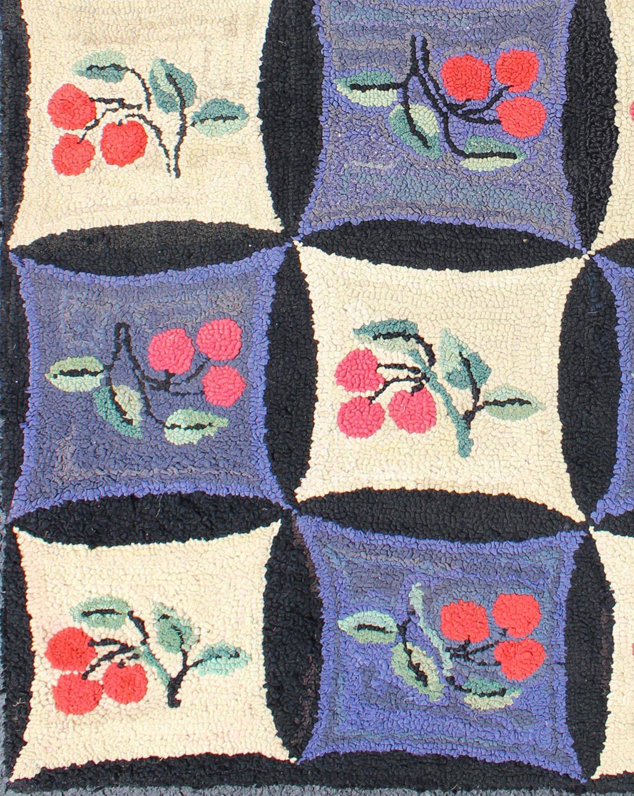Outstanding Antique American Hooked Rug with All - Over quilt Design with Circles & flowers. Antique American Hooked rug with floral design and circles, rug N15 - 0304, country of origin / type: United States / Hooked, circa 1920 Ingeniou... - Keivan Woven ArtsN15 - 0304 - 44Rug