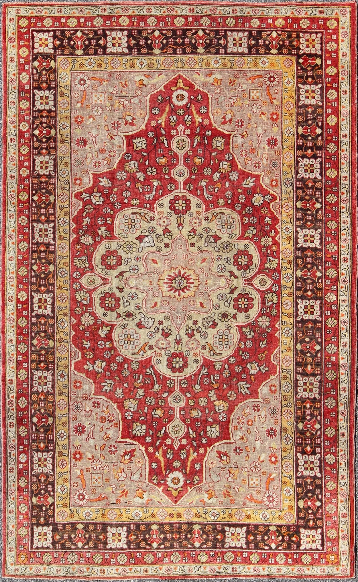 Floral Vintage Turkish Oushak Rug with Central Medallion and Stretched Cornices, rug na - 41479, country of origin / type: Turkey / Oushak, circa mid - 20th century This vintage Turkish Oushak carpet (circa mid - 20th century) features a central medal... - Keivan Woven ArtsNA - 41479 - 924Rug