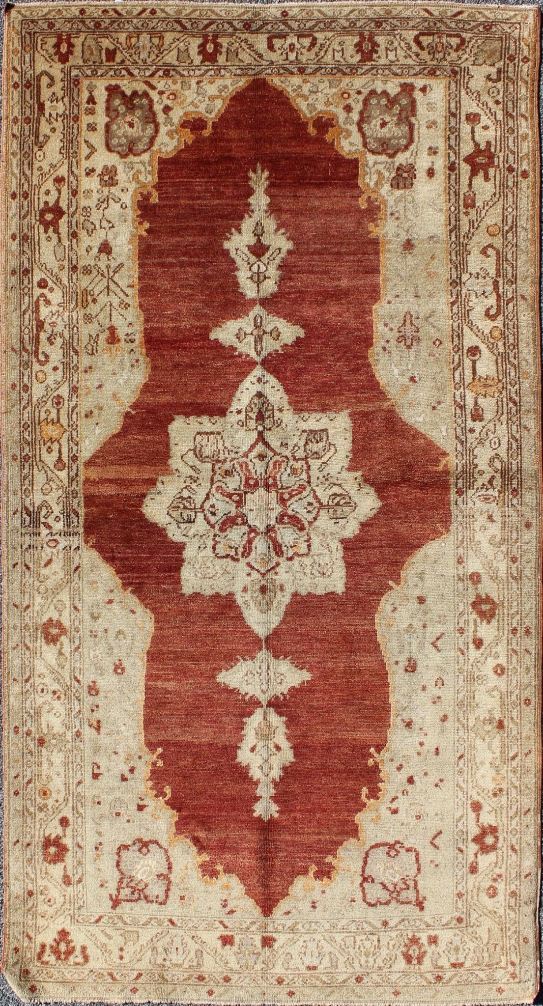 Antique Turkish Oushak rug with stretched medallion in red, ivory, cream, gray, rug na - 41519, country of origin / type: Turkey / Oushak, circa 1920 This vintage Turkish Oushak rug features an intricately beautiful design with a traditional aesth... - Keivan Woven ArtsNA - 41519 - 1152Rug