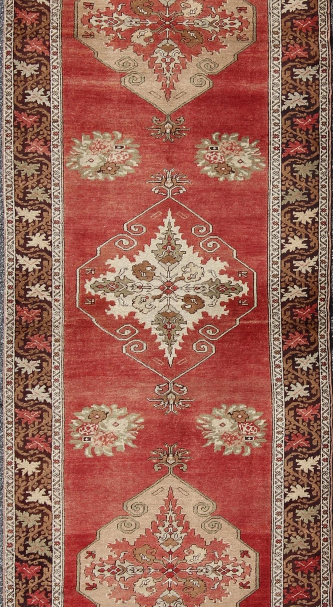 Keivan Woven Arts, NA - 63014,1930s Vintage Turkish Oushak Runner Mid - Century Turkish Oushak Gallery Runner with Elegant Red Medallions, rug na - 63014, country of origin / type: Turkey / Oushak, circa mid - 20th century This beautiful vintage Oushak ... - Keivan Woven ArtsNA - 63014 - 1420Rug