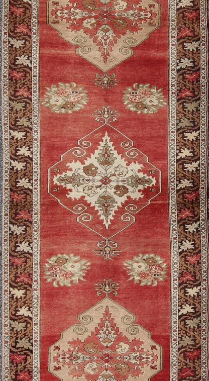 Keivan Woven Arts, NA - 63014,1930s Vintage Turkish Oushak Runner Mid - Century Turkish Oushak Gallery Runner with Elegant Red Medallions, rug na - 63014, country of origin / type: Turkey / Oushak, circa mid - 20th century This beautiful vintage Oushak ... - Keivan Woven ArtsNA - 63014 - 1420Rug