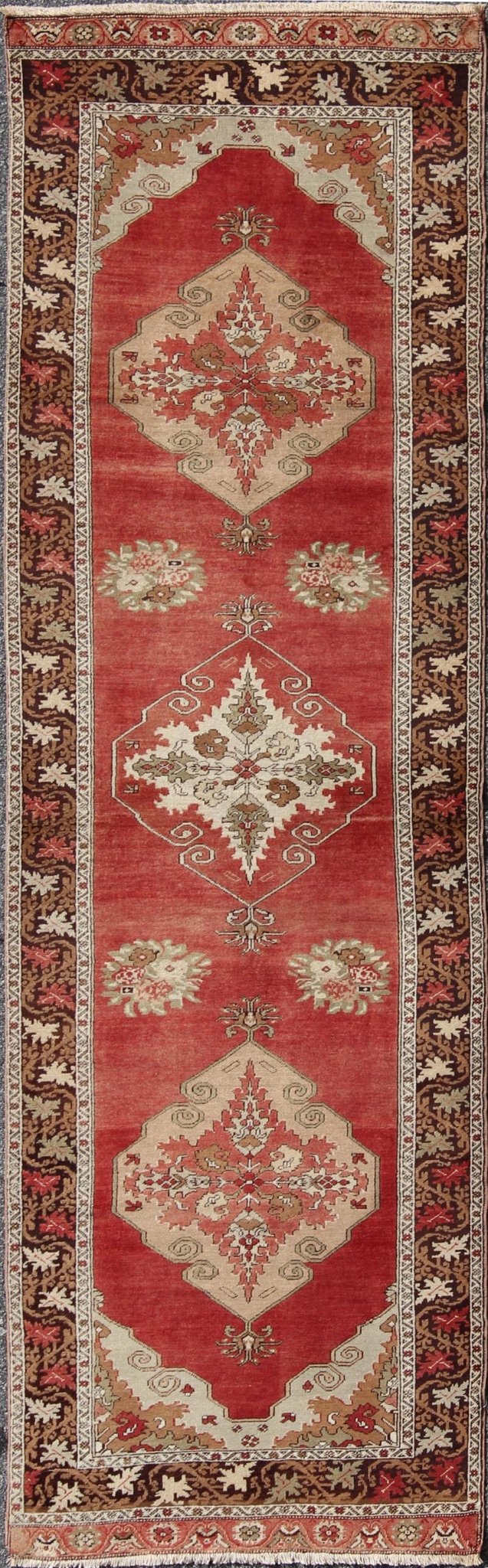Keivan Woven Arts, NA - 63014,1930s Vintage Turkish Oushak Runner Mid - Century Turkish Oushak Gallery Runner with Elegant Red Medallions, rug na - 63014, country of origin / type: Turkey / Oushak, circa mid - 20th century This beautiful vintage Oushak ... - Keivan Woven ArtsNA - 63014 - 1420Rug