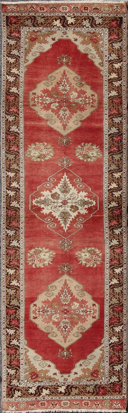 Keivan Woven Arts, NA - 63014,1930s Vintage Turkish Oushak Runner Mid - Century Turkish Oushak Gallery Runner with Elegant Red Medallions, rug na - 63014, country of origin / type: Turkey / Oushak, circa mid - 20th century This beautiful vintage Oushak ... - Keivan Woven ArtsNA - 63014 - 1420Rug