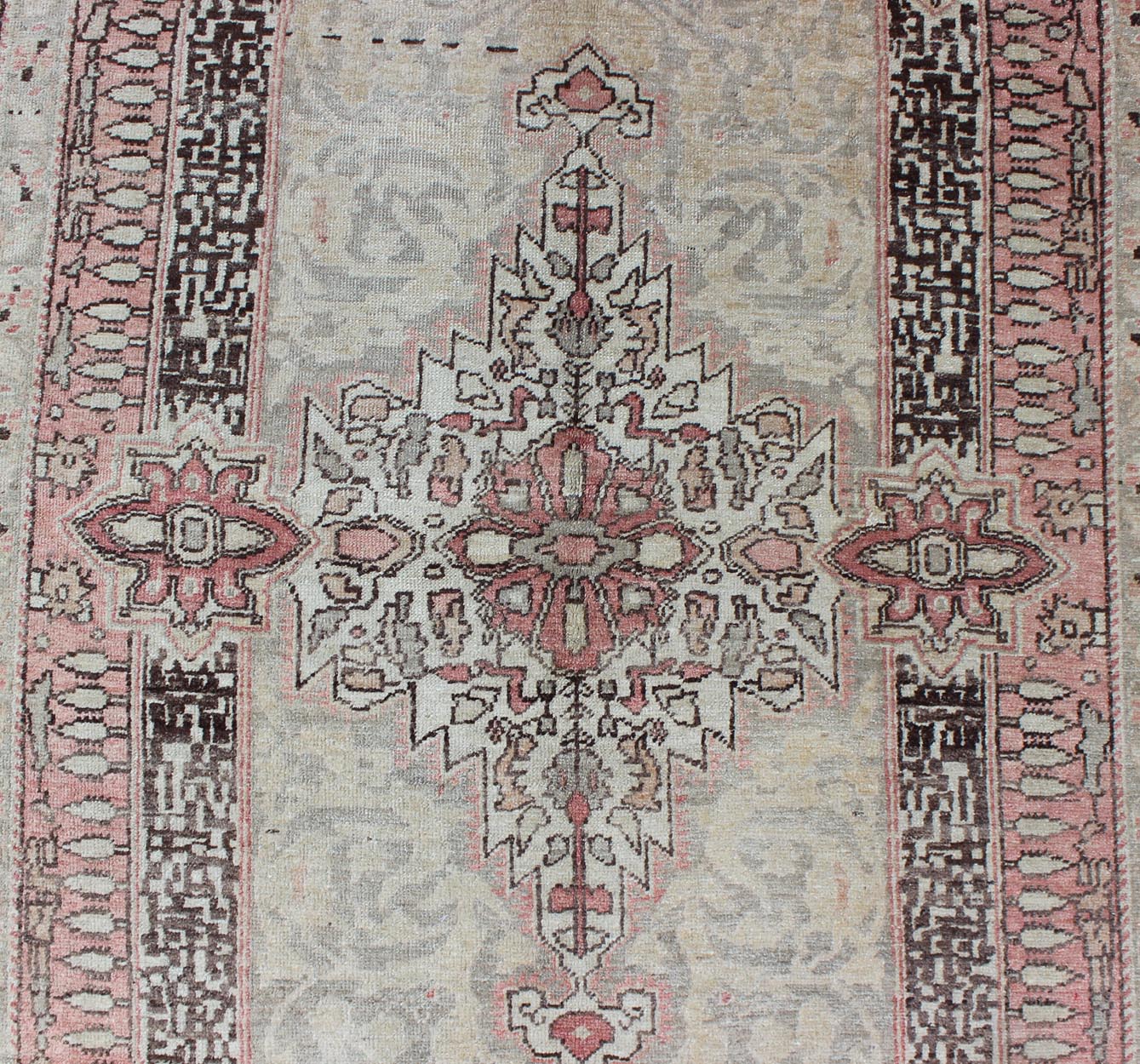 Early 20th century antique Turkish Sivas rug with delicate pink center medallion. Keivan Woven Arts / rug NA - 63098, country of origin / type: Turkey / Oushak, circa 1920 Measures: 4'9 x 7'7. This gorgeous Sivas rug made in Turkey some time circa ... - Keivan Woven ArtsNA - 63098 - 1026Rug