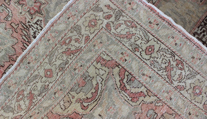 Early 20th century antique Turkish Sivas rug with delicate pink center medallion. Keivan Woven Arts / rug NA - 63098, country of origin / type: Turkey / Oushak, circa 1920 Measures: 4'9 x 7'7. This gorgeous Sivas rug made in Turkey some time circa ... - Keivan Woven ArtsNA - 63098 - 1026Rug