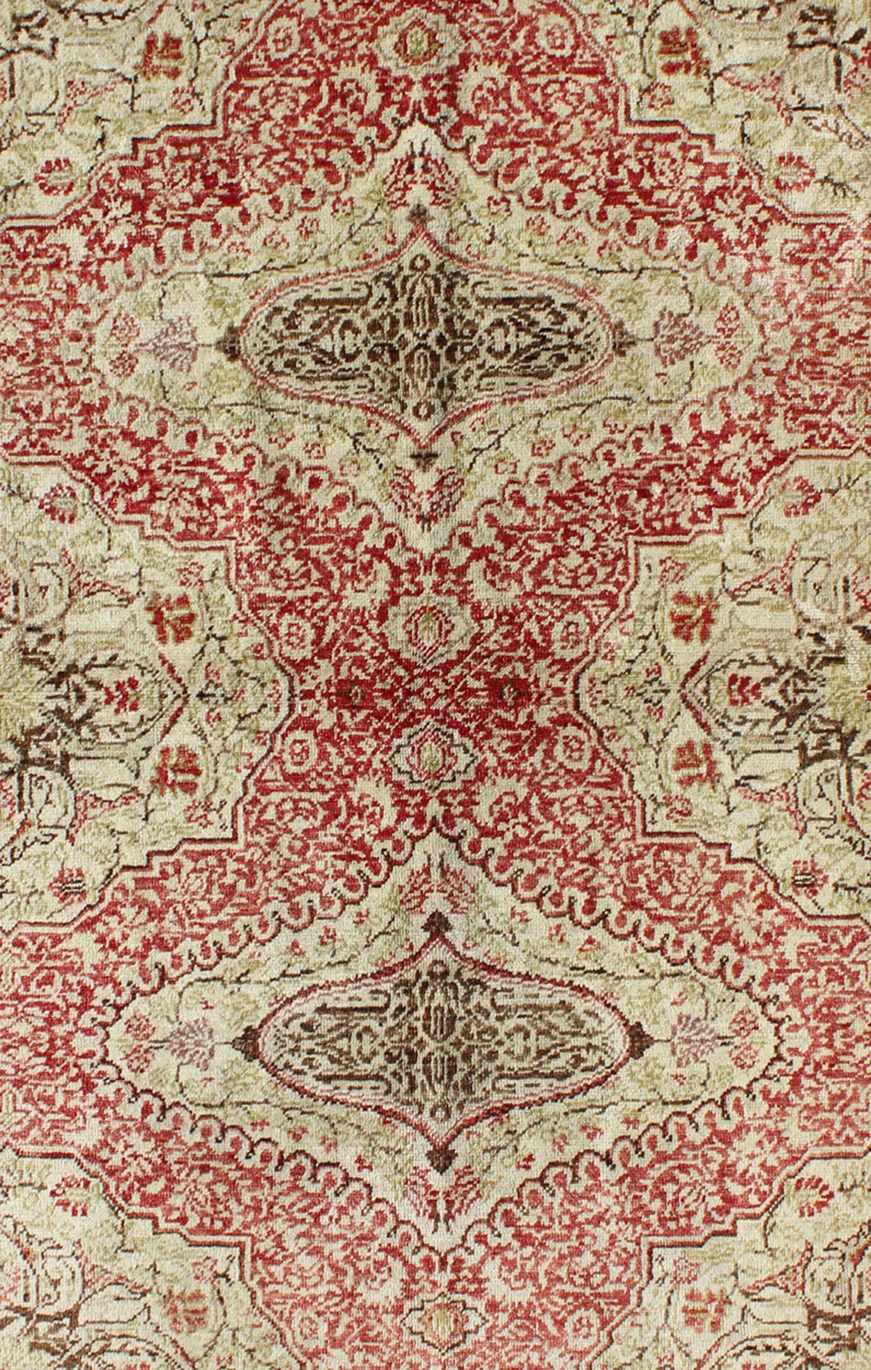 Fine Turkish Oushak Rug with Classic Medallion Design in Red, Ivory and Green Fine Turkish Sivas Rug with Classic Medallion Design. Keivan Woven Arts / rug/na - 63179, origin/turkey Early 20th Century / kwarugs Sivas carpets are made with c... - Keivan Woven ArtsNA - 63179 - 1140Rug