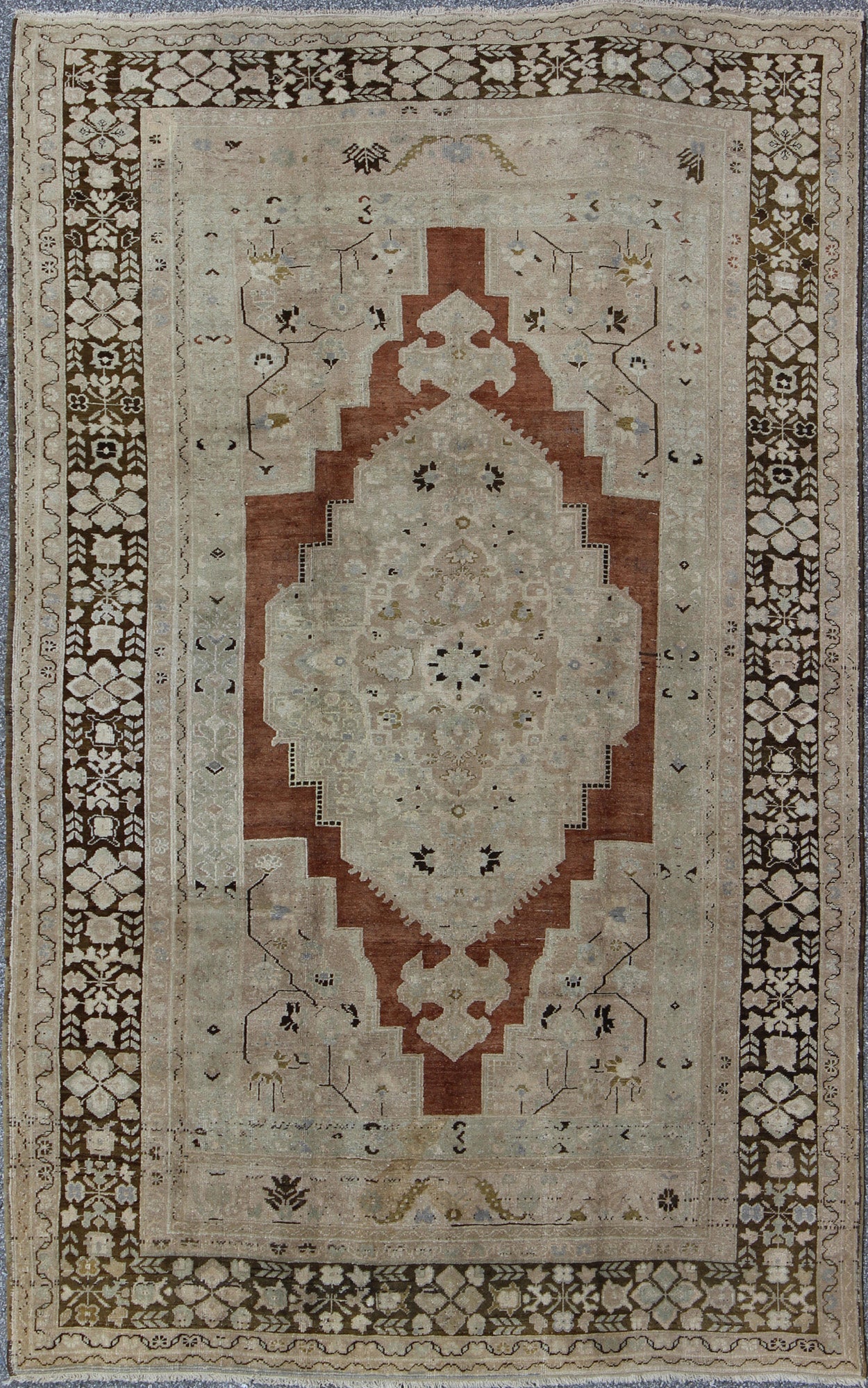 Vintage Turkish Oushak Rug with Geometric Central Medallion in Earth Tones Measures: 7' x 11'5 Country of Origin: Turkey; Type: Oushak; Design: Medallion, Tribal Medallion, Diamond Medallion; Keivan Woven Arts: rug NA - 63879;Vintage Tur... - Keivan Woven ArtsNA - 63879 - 1991Rug