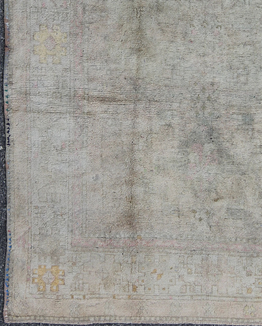 Muted Vintage Turkish Oushak Rug with Central Medallion in Gray, Ivory, Brown, rug na - 74312, country of origin / type: Turkey / Oushak, circa mid - 20th century This Turkish Oushak carpet features a central medallion design, as well as patterns of... - Keivan Woven ArtsNA - 74312 - 948Rug