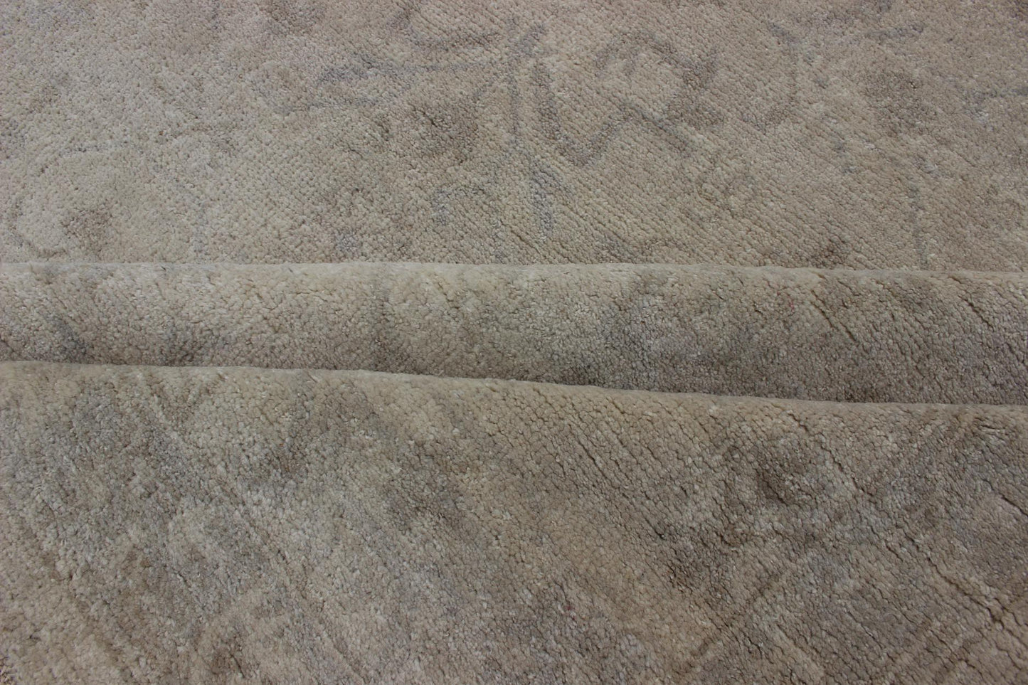 Large Transitional Rug With All - Over Design in Tan, Gray, Silver, Light Taupe. Large rug transitional design in gray, tan, taupe with all - over geometric design, rug OB - 102422320, country of origin / type: India/ Transitional Measures: 12... - Keivan Woven ArtsOB - 102422322 - 5D680002 - 12218Rug