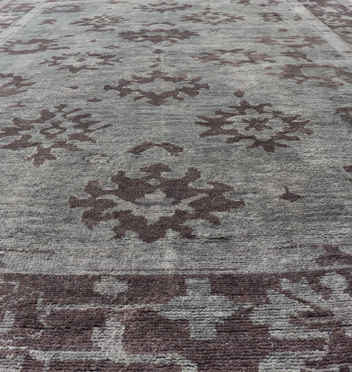 Modern Hand Knotted Oushak Rug in Wool With Sub - Geometric Design in Green and Brown This modern Indian Oushak rug has been hand - knotted in wool and features a sub - geometric design rendered in green and brown tones. A complementary, multi - tiered... - Keivan Woven ArtsOB - 103432994 - 6230026 - 15506