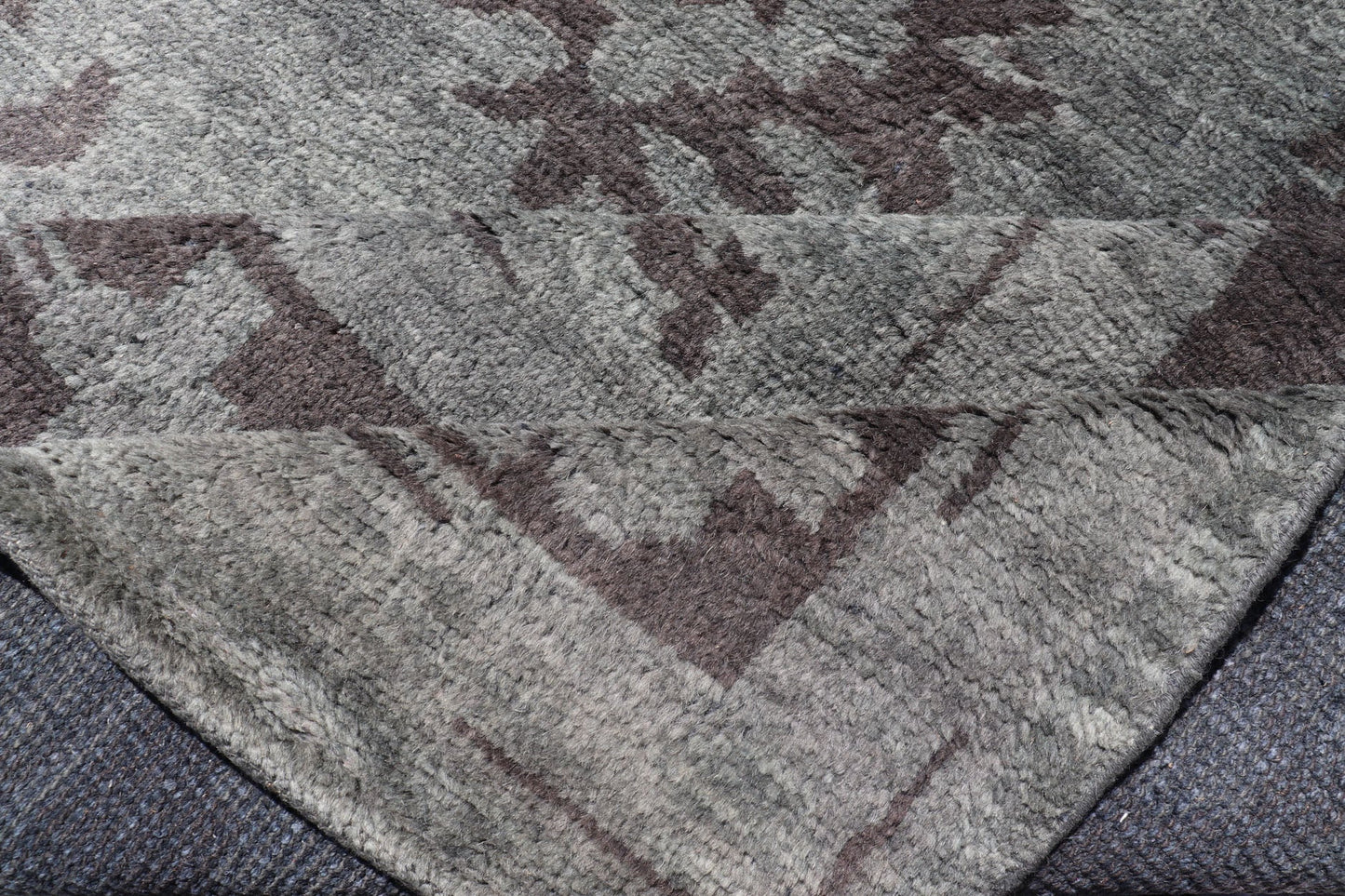 Modern Hand Knotted Oushak Rug in Wool With Sub - Geometric Design in Green and Brown This modern Indian Oushak rug has been hand - knotted in wool and features a sub - geometric design rendered in green and brown tones. A complementary, multi - tiered... - Keivan Woven ArtsOB - 103432994 - 6230026 - 15506