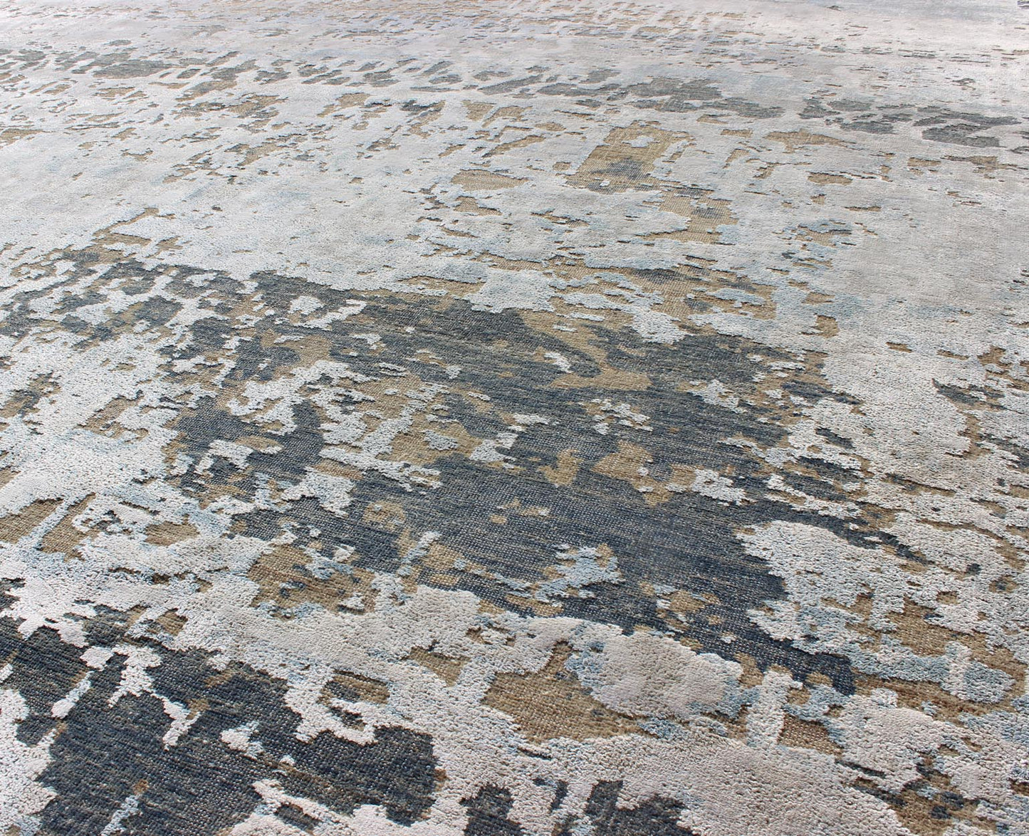 Modern Hand - Knotted Rug in Wool With All - Over Modern Design in Ivory, Brown, Gray and Blue This modern Indian rug has been hand - knotted in wool and features an all - over sub - geometric design rendered in ivory, brown, gray and blue tones; maki... - Keivan Woven ArtsOB - 104881655 - 7150001 - 9328Rug