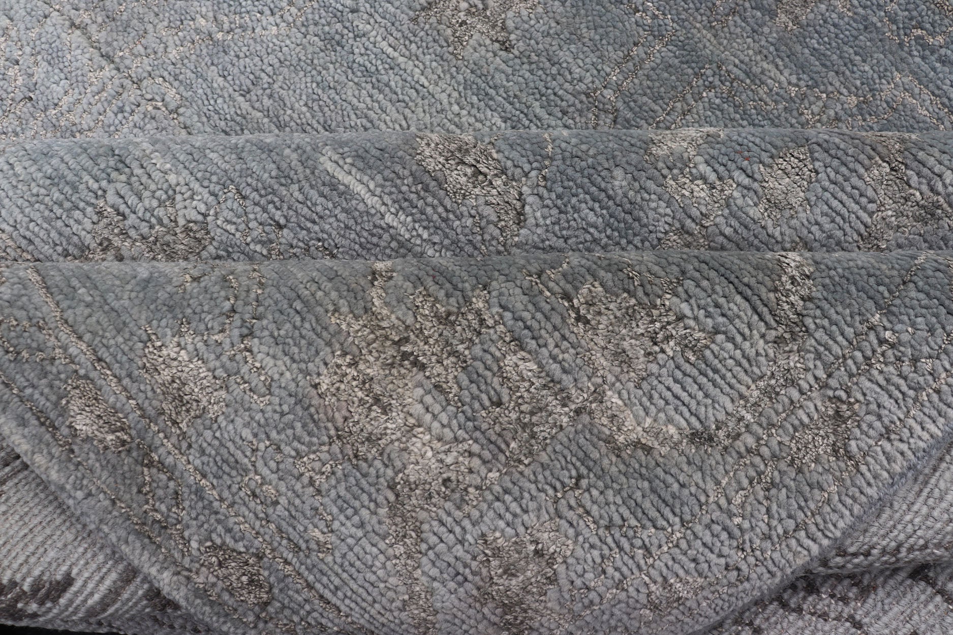 Modern Hand - Knotted Rug in Wool with Floral Design in Blue and Gray This modern Indian rug has been hand - knotted in wool and features an all - over, sub - geometric floral design rendered in blue and gray tones. A complementary, multi - tiered border ... - Keivan Woven ArtsOB - 105860644 - 17346