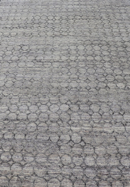 Light Gray Modern Rug With All - Over Chain Design in Dark Gray Measures 6'7 x 9'10 The field is rendered in a rich, mature light gray, with blends of neutrals creating a nice balance and depth. The design a simple trellis work, a round r... - Keivan Woven ArtsOB - 106611721 - 98000281 - 21090