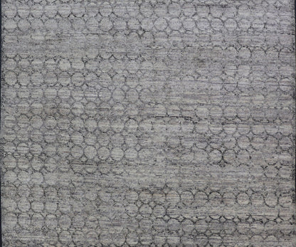 Light Gray Modern Rug With All - Over Chain Design in Dark Gray Measures 6'7 x 9'10 The field is rendered in a rich, mature light gray, with blends of neutrals creating a nice balance and depth. The design a simple trellis work, a round r... - Keivan Woven ArtsOB - 106611721 - 98000281 - 21090Rug