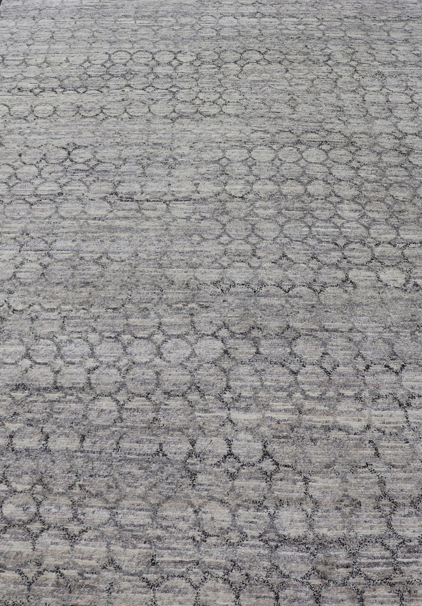 Light Gray Modern Rug With All - Over Chain Design in Dark Gray Measures 6'7 x 9'10 The field is rendered in a rich, mature light gray, with blends of neutrals creating a nice balance and depth. The design a simple trellis work, a round r... - Keivan Woven ArtsOB - 106611721 - 98000281 - 21090Rug