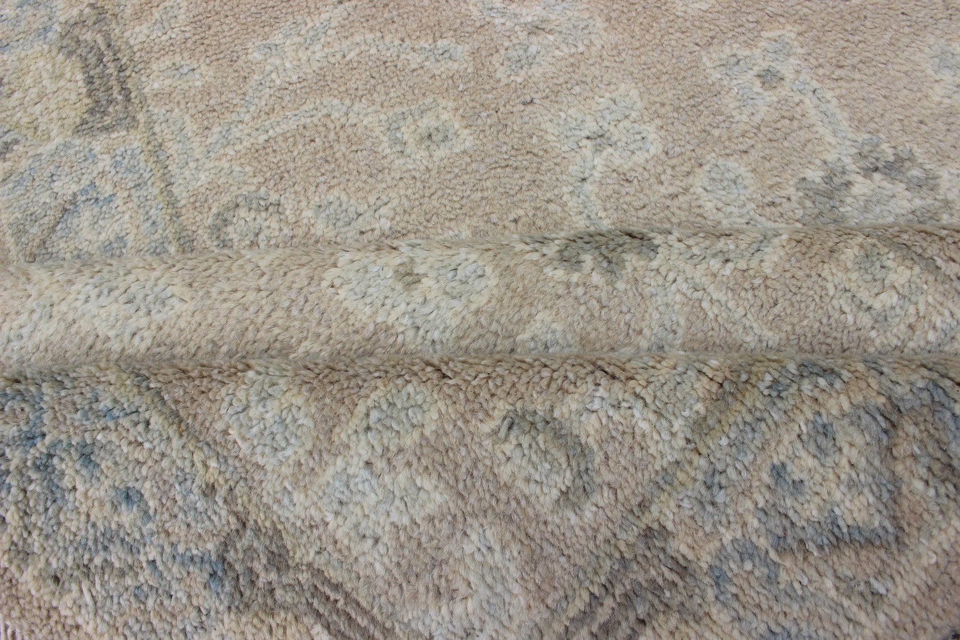 Modern Khotan Runner in Wool with All - Over Sub - Geometric Floral Design This modern Indian Khotan rug has been hand - knotted in wool and features an all - over, sub - geometric floral design rendered in blue and neutral tones. A complementary border e... - Keivan Woven ArtsOB - 9289470 - 6270004 - 11332Rug