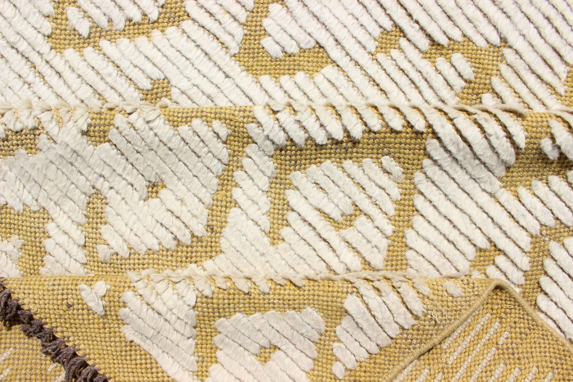 Modern Hand - Knotted Rug in Wool with Diamond Design in Marigold and Cream This modern Indian rug has been hand - knotted in wool and features an all - over, sub - geometric diamond design rendered in marigold and cream tones; making it a marvelous fit... - Keivan Woven ArtsOB - 9365738 - 2590032 - 13342Rug