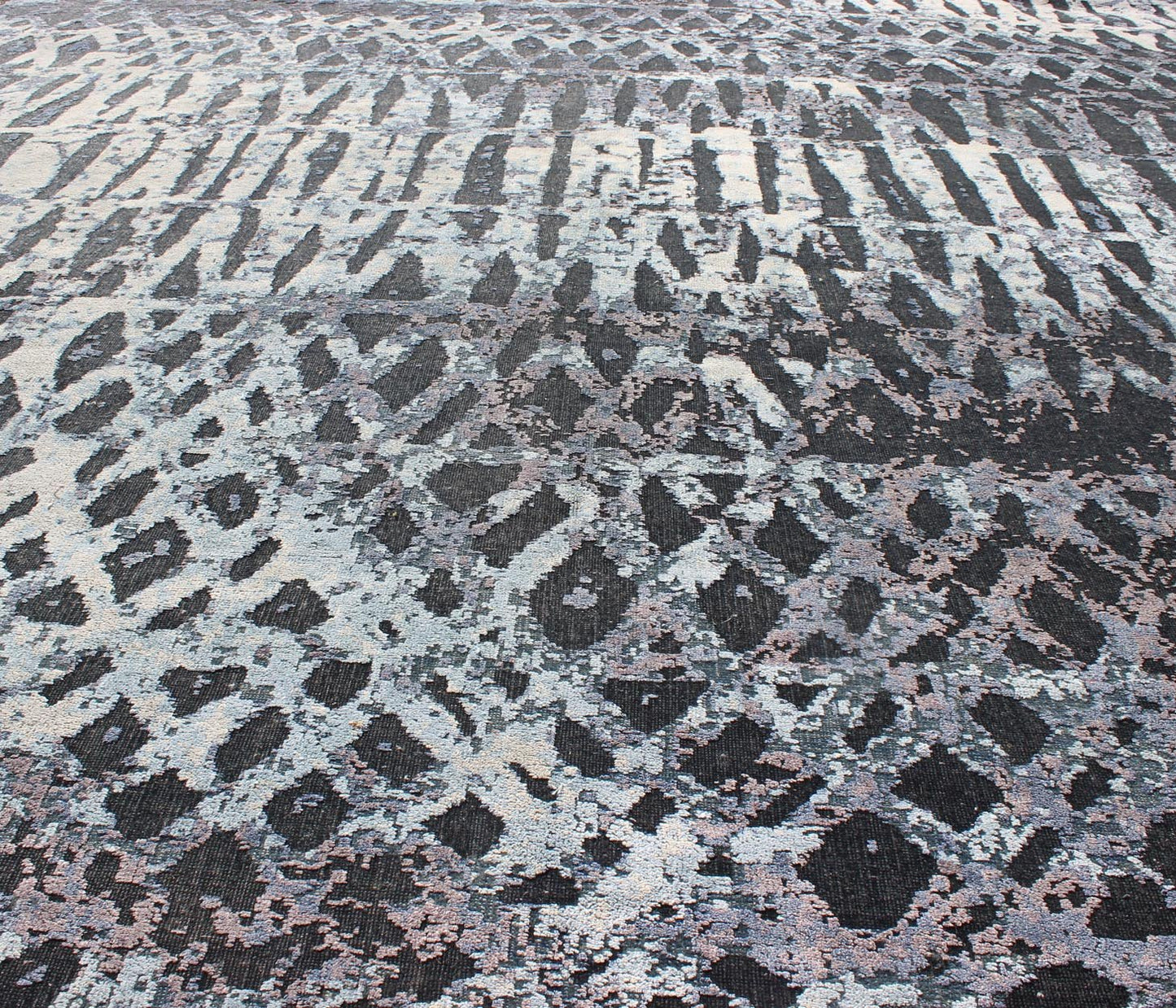 Modern Rug with Abstract Design in Black Charcoal, Silver and High and Low Pile Modern design rug in Abstract design, Keivan Woven Arts/rug OB - 9392915 - 5300028, country of origin / type: India / Modern, circa Early - 21st Century. Measures:... - Keivan Woven ArtsOB - 9392915 - 5300028 - 9298Rug