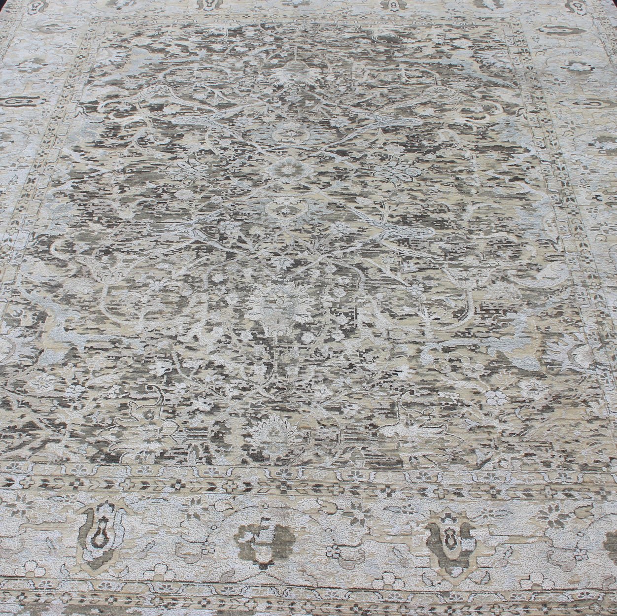 Silk and Wool Classic design rug in Contemporary Colors and modern Feel . Finely woven silk and wool rug with a classic design. rug AN - 117272, country of origin / type: Classic design / wool and silk rug Measures: 8 x 10 - Keivan Woven ArtsOB - 9497048 - 7120028 - 11342Rug